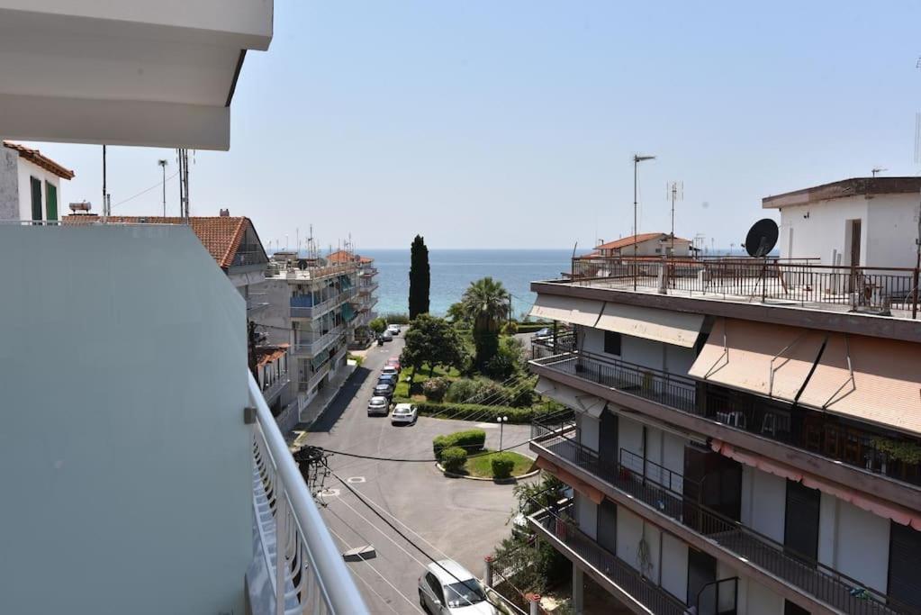 Sea View Luxury Apartment In Nea Kallikratia. Nea Kallikrateia Экстерьер фото
